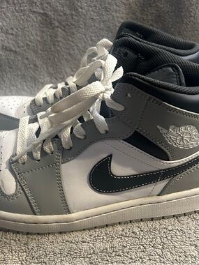 Jordan Air Jordan 1 Mid White Gray Black